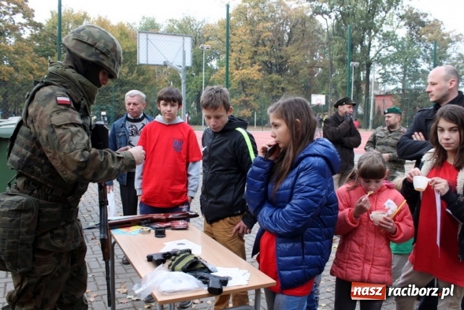 Zdjęcie w galerii na portalu naszraciborz.pl: Gimnazjum nr 5 świętowało na festynie rodzinnym wiadomości z regionu