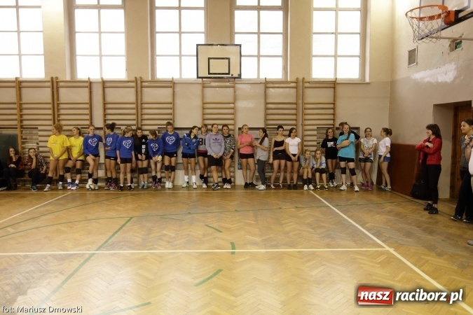 Zdjęcie w galerii na portalu naszraciborz.pl: Dwójki siatkarskie zagrały dziś w CKZiU nr 1. Sprawdź, kto wygrał! wiadomości z regionu