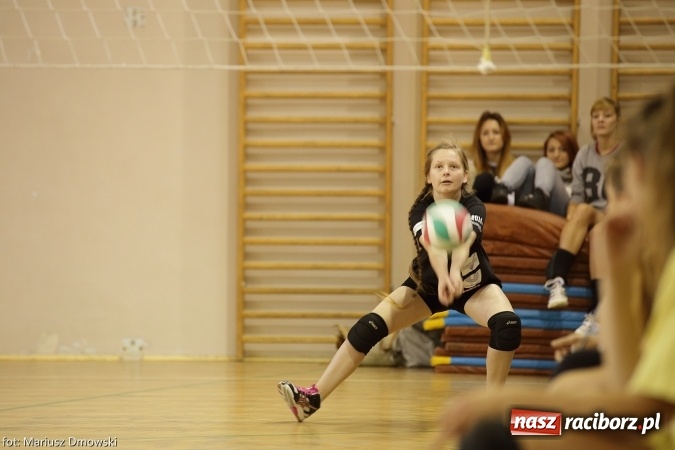 Zdjęcie w galerii na portalu naszraciborz.pl: Dwójki siatkarskie zagrały dziś w CKZiU nr 1. Sprawdź, kto wygrał! wiadomości z regionu