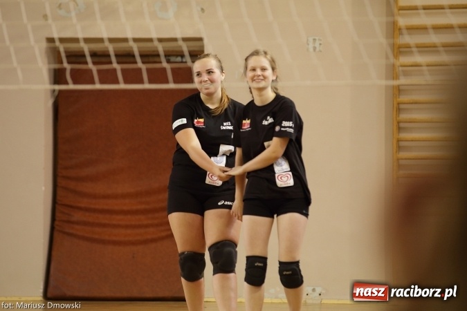 Zdjęcie w galerii na portalu naszraciborz.pl: Dwójki siatkarskie zagrały dziś w CKZiU nr 1. Sprawdź, kto wygrał! wiadomości z regionu