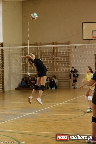 Zdjęcie w galerii na portalu naszraciborz.pl: Dwójki siatkarskie zagrały dziś w CKZiU nr 1. Sprawdź, kto wygrał! wiadomości z regionu