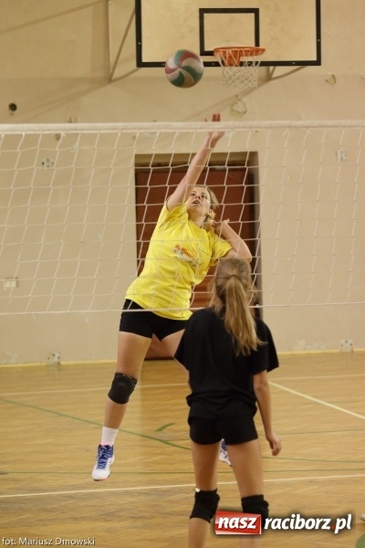 Zdjęcie w galerii na portalu naszraciborz.pl: Dwójki siatkarskie zagrały dziś w CKZiU nr 1. Sprawdź, kto wygrał! wiadomości z regionu