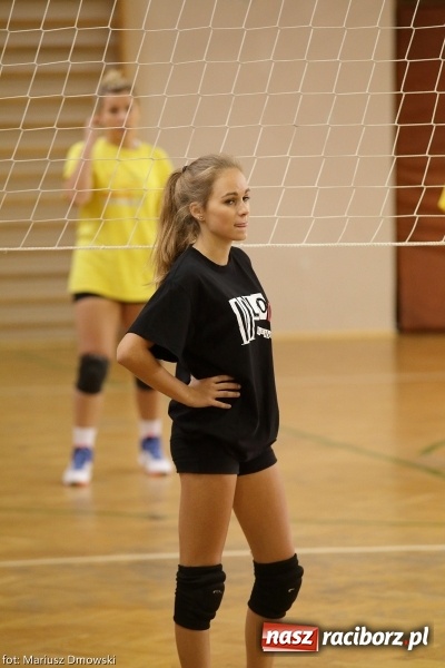 Zdjęcie w galerii na portalu naszraciborz.pl: Dwójki siatkarskie zagrały dziś w CKZiU nr 1. Sprawdź, kto wygrał! wiadomości z regionu
