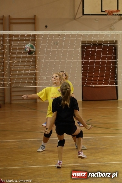 Zdjęcie w galerii na portalu naszraciborz.pl: Dwójki siatkarskie zagrały dziś w CKZiU nr 1. Sprawdź, kto wygrał! wiadomości z regionu
