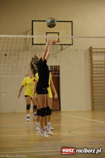 Zdjęcie w galerii na portalu naszraciborz.pl: Dwójki siatkarskie zagrały dziś w CKZiU nr 1. Sprawdź, kto wygrał! wiadomości z regionu