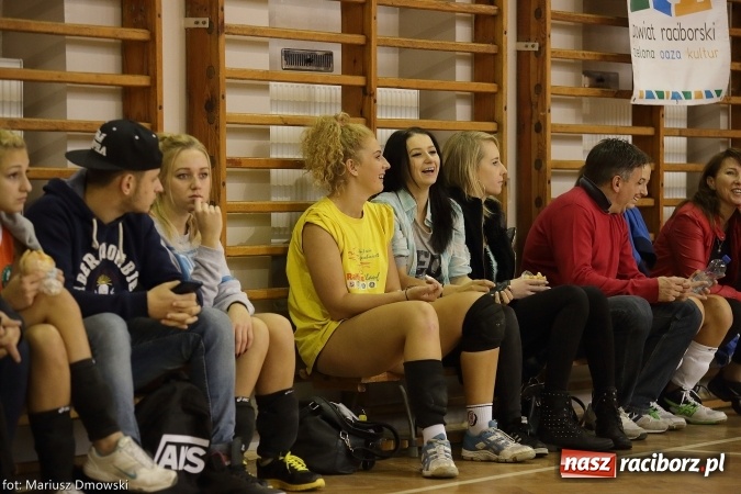 Zdjęcie w galerii na portalu naszraciborz.pl: Dwójki siatkarskie zagrały dziś w CKZiU nr 1. Sprawdź, kto wygrał! wiadomości z regionu