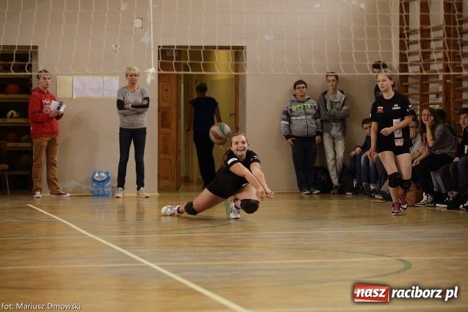 Zdjęcie w galerii na portalu naszraciborz.pl: Dwójki siatkarskie zagrały dziś w CKZiU nr 1. Sprawdź, kto wygrał! wiadomości z regionu