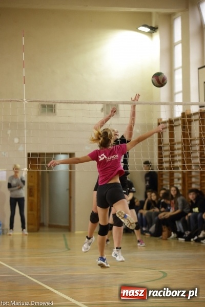 Zdjęcie w galerii na portalu naszraciborz.pl: Dwójki siatkarskie zagrały dziś w CKZiU nr 1. Sprawdź, kto wygrał! wiadomości z regionu