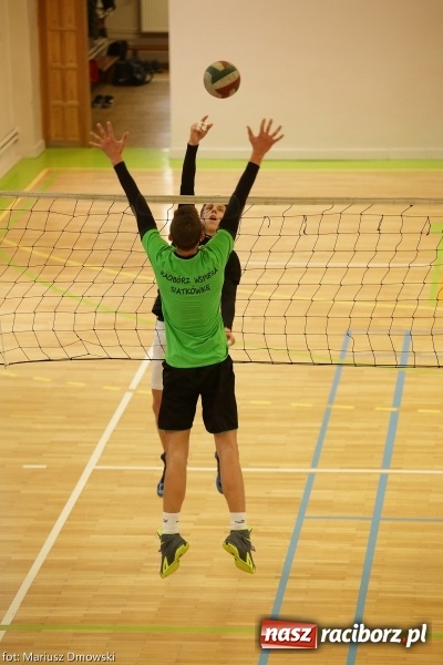 Zdjęcie w galerii na portalu naszraciborz.pl: Dwójki siatkarskie zagrały dziś w CKZiU nr 1. Sprawdź, kto wygrał! wiadomości z regionu