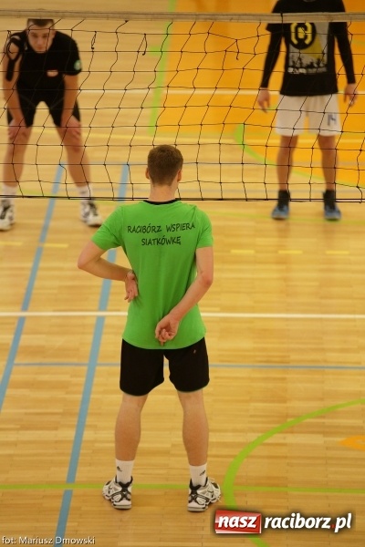 Zdjęcie w galerii na portalu naszraciborz.pl: Dwójki siatkarskie zagrały dziś w CKZiU nr 1. Sprawdź, kto wygrał! wiadomości z regionu