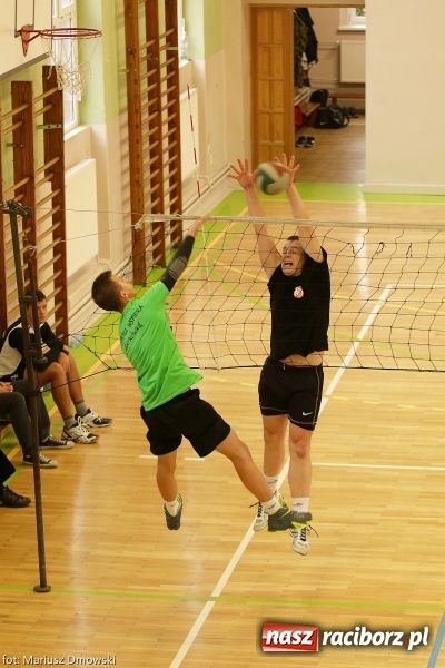 Zdjęcie w galerii na portalu naszraciborz.pl: Dwójki siatkarskie zagrały dziś w CKZiU nr 1. Sprawdź, kto wygrał! wiadomości z regionu