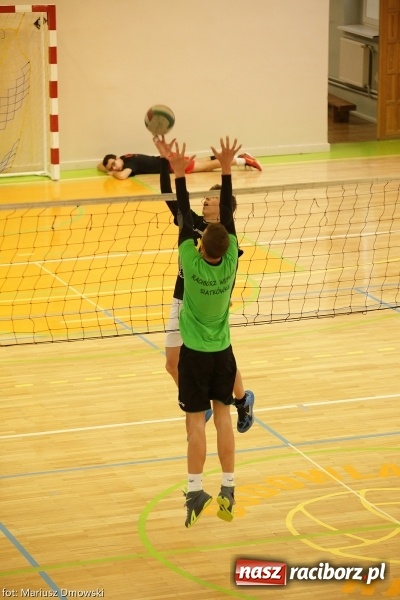 Zdjęcie w galerii na portalu naszraciborz.pl: Dwójki siatkarskie zagrały dziś w CKZiU nr 1. Sprawdź, kto wygrał! wiadomości z regionu