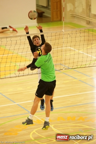 Zdjęcie w galerii na portalu naszraciborz.pl: Dwójki siatkarskie zagrały dziś w CKZiU nr 1. Sprawdź, kto wygrał! wiadomości z regionu