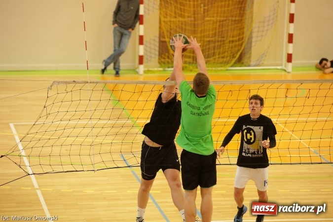 Zdjęcie w galerii na portalu naszraciborz.pl: Dwójki siatkarskie zagrały dziś w CKZiU nr 1. Sprawdź, kto wygrał! wiadomości z regionu
