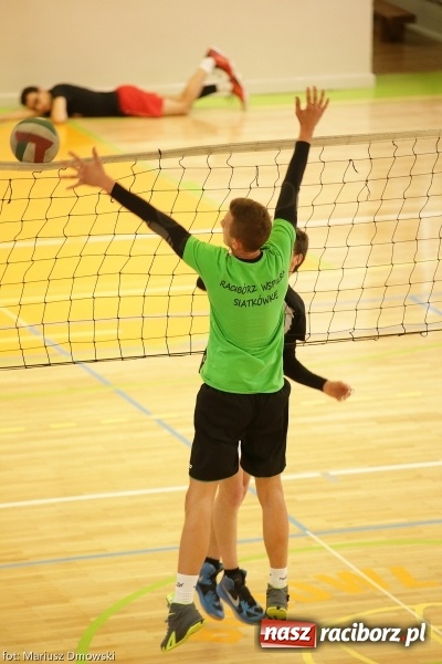 Zdjęcie w galerii na portalu naszraciborz.pl: Dwójki siatkarskie zagrały dziś w CKZiU nr 1. Sprawdź, kto wygrał! wiadomości z regionu