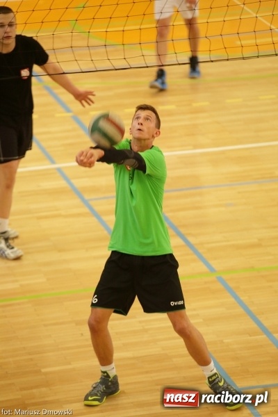 Zdjęcie w galerii na portalu naszraciborz.pl: Dwójki siatkarskie zagrały dziś w CKZiU nr 1. Sprawdź, kto wygrał! wiadomości z regionu