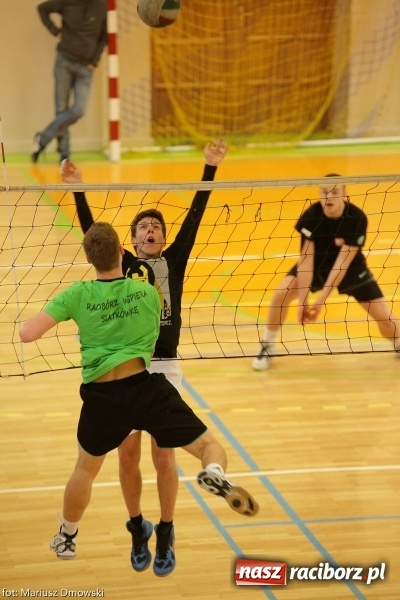 Zdjęcie w galerii na portalu naszraciborz.pl: Dwójki siatkarskie zagrały dziś w CKZiU nr 1. Sprawdź, kto wygrał! wiadomości z regionu