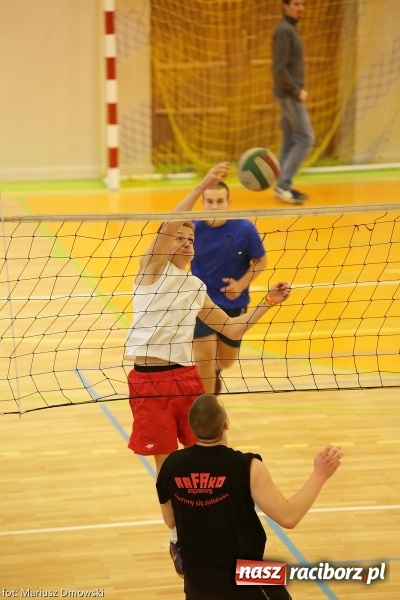 Zdjęcie w galerii na portalu naszraciborz.pl: Dwójki siatkarskie zagrały dziś w CKZiU nr 1. Sprawdź, kto wygrał! wiadomości z regionu