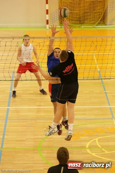 Zdjęcie w galerii na portalu naszraciborz.pl: Dwójki siatkarskie zagrały dziś w CKZiU nr 1. Sprawdź, kto wygrał! wiadomości z regionu