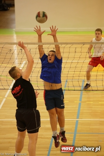 Zdjęcie w galerii na portalu naszraciborz.pl: Dwójki siatkarskie zagrały dziś w CKZiU nr 1. Sprawdź, kto wygrał! wiadomości z regionu