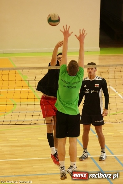 Zdjęcie w galerii na portalu naszraciborz.pl: Dwójki siatkarskie zagrały dziś w CKZiU nr 1. Sprawdź, kto wygrał! wiadomości z regionu