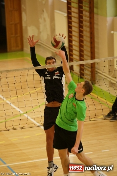 Zdjęcie w galerii na portalu naszraciborz.pl: Dwójki siatkarskie zagrały dziś w CKZiU nr 1. Sprawdź, kto wygrał! wiadomości z regionu