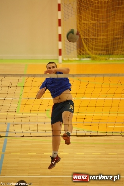 Zdjęcie w galerii na portalu naszraciborz.pl: Dwójki siatkarskie zagrały dziś w CKZiU nr 1. Sprawdź, kto wygrał! wiadomości z regionu