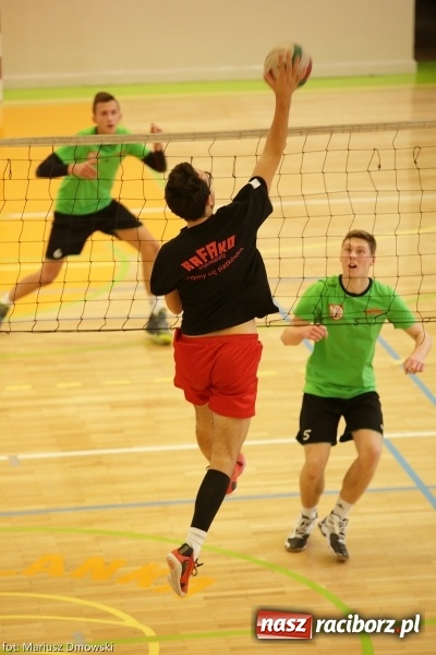Zdjęcie w galerii na portalu naszraciborz.pl: Dwójki siatkarskie zagrały dziś w CKZiU nr 1. Sprawdź, kto wygrał! wiadomości z regionu