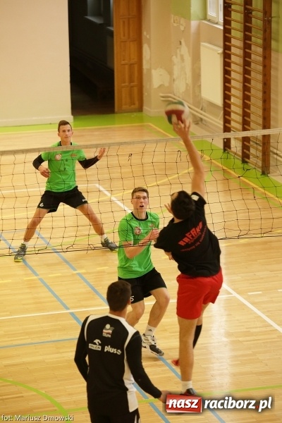 Zdjęcie w galerii na portalu naszraciborz.pl: Dwójki siatkarskie zagrały dziś w CKZiU nr 1. Sprawdź, kto wygrał! wiadomości z regionu