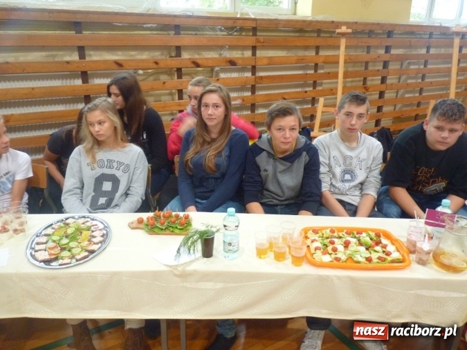 Zdjęcie w galerii na portalu naszraciborz.pl: Uczniowie z Nędzy zrobili pokaz&oacute;wkę! Zobacz, co jedzą na śniadanie wiadomości z regionu