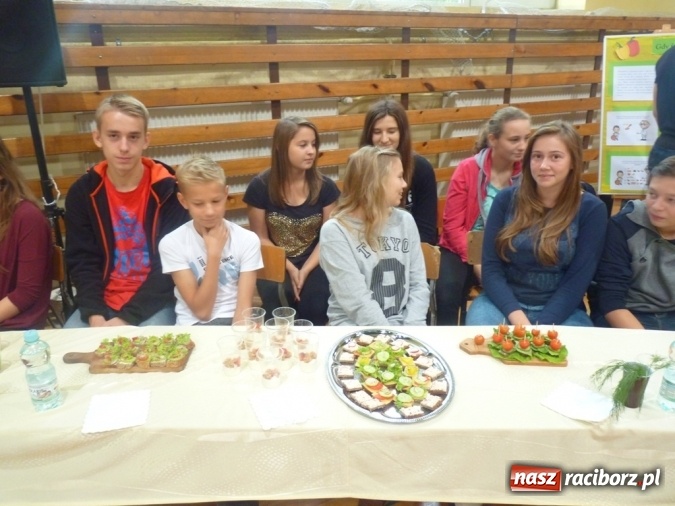 Zdjęcie w galerii na portalu naszraciborz.pl: Uczniowie z Nędzy zrobili pokaz&oacute;wkę! Zobacz, co jedzą na śniadanie wiadomości z regionu