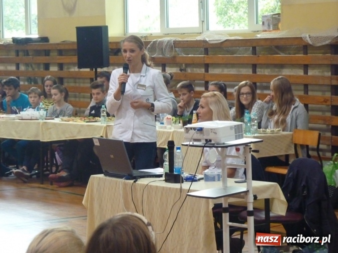 Zdjęcie w galerii na portalu naszraciborz.pl: Uczniowie z Nędzy zrobili pokaz&oacute;wkę! Zobacz, co jedzą na śniadanie wiadomości z regionu