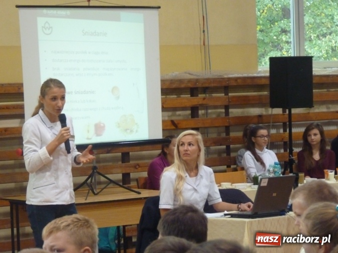 Zdjęcie w galerii na portalu naszraciborz.pl: Uczniowie z Nędzy zrobili pokaz&oacute;wkę! Zobacz, co jedzą na śniadanie wiadomości z regionu