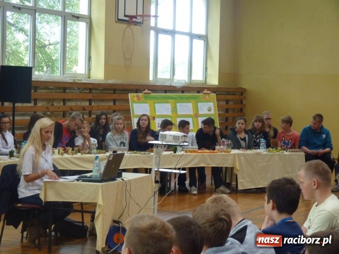 Zdjęcie w galerii na portalu naszraciborz.pl: Uczniowie z Nędzy zrobili pokaz&oacute;wkę! Zobacz, co jedzą na śniadanie wiadomości z regionu