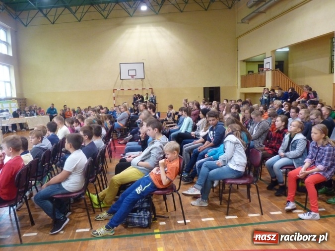 Zdjęcie w galerii na portalu naszraciborz.pl: Uczniowie z Nędzy zrobili pokaz&oacute;wkę! Zobacz, co jedzą na śniadanie wiadomości z regionu