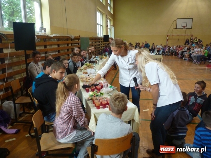 Zdjęcie w galerii na portalu naszraciborz.pl: Uczniowie z Nędzy zrobili pokaz&oacute;wkę! Zobacz, co jedzą na śniadanie wiadomości z regionu