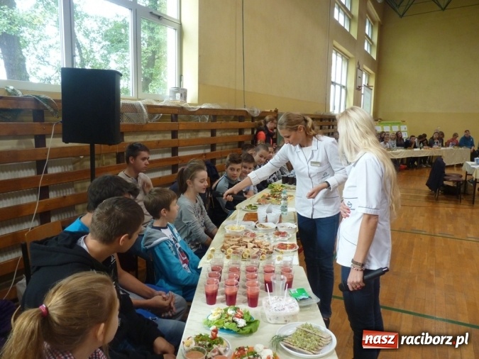 Zdjęcie w galerii na portalu naszraciborz.pl: Uczniowie z Nędzy zrobili pokaz&oacute;wkę! Zobacz, co jedzą na śniadanie wiadomości z regionu
