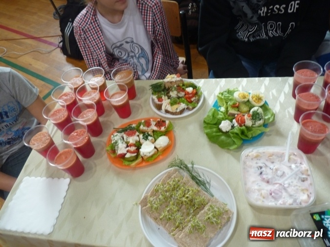 Zdjęcie w galerii na portalu naszraciborz.pl: Uczniowie z Nędzy zrobili pokaz&oacute;wkę! Zobacz, co jedzą na śniadanie wiadomości z regionu