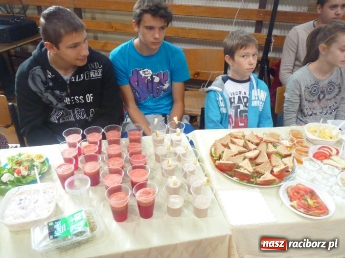 Zdjęcie w galerii na portalu naszraciborz.pl: Uczniowie z Nędzy zrobili pokaz&oacute;wkę! Zobacz, co jedzą na śniadanie wiadomości z regionu