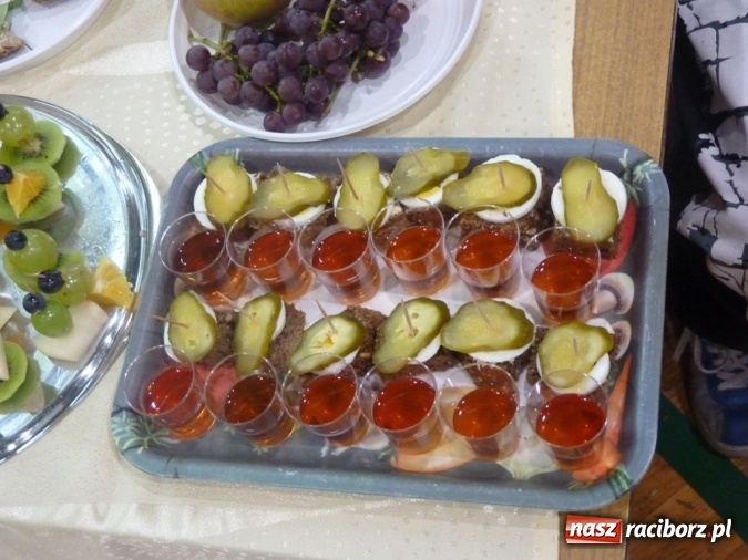 Zdjęcie w galerii na portalu naszraciborz.pl: Uczniowie z Nędzy zrobili pokaz&oacute;wkę! Zobacz, co jedzą na śniadanie wiadomości z regionu