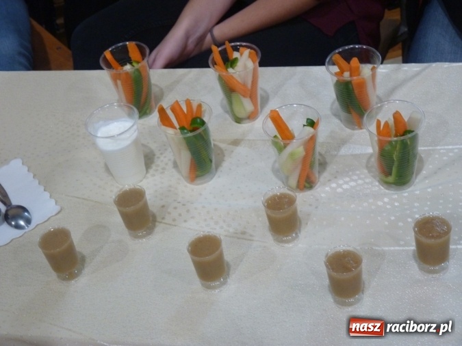 Zdjęcie w galerii na portalu naszraciborz.pl: Uczniowie z Nędzy zrobili pokaz&oacute;wkę! Zobacz, co jedzą na śniadanie wiadomości z regionu