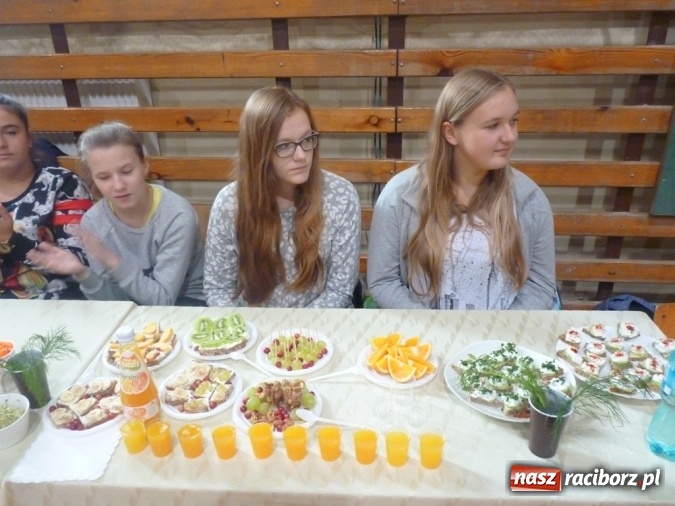 Zdjęcie w galerii na portalu naszraciborz.pl: Uczniowie z Nędzy zrobili pokaz&oacute;wkę! Zobacz, co jedzą na śniadanie wiadomości z regionu