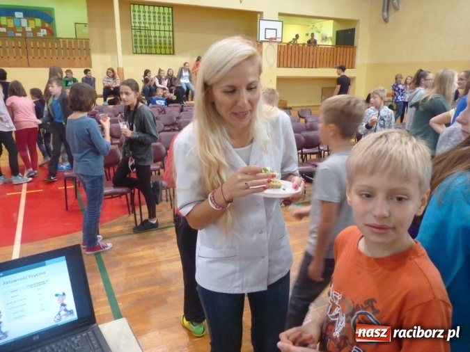 Zdjęcie w galerii na portalu naszraciborz.pl: Uczniowie z Nędzy zrobili pokaz&oacute;wkę! Zobacz, co jedzą na śniadanie wiadomości z regionu
