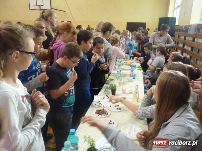 Zdjęcie w galerii na portalu naszraciborz.pl: Uczniowie z Nędzy zrobili pokaz&oacute;wkę! Zobacz, co jedzą na śniadanie wiadomości z regionu