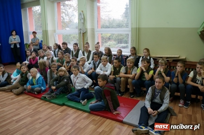 Zdjęcie w galerii na portalu naszraciborz.pl: Policjanci rozmawiali o bezpieczeństwie z uczniami w Rzuchowie  wiadomości z regionu