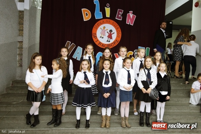 Zdjęcie w galerii na portalu naszraciborz.pl: W szkole na Ostrogu spotkanie pokoleń wiadomości z regionu