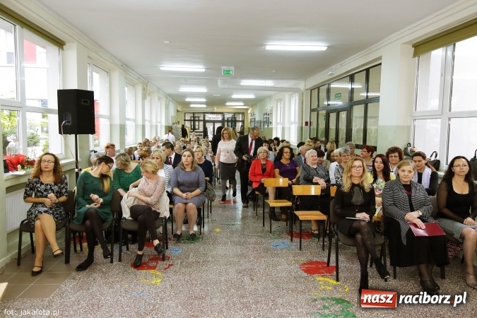 Zdjęcie w galerii na portalu naszraciborz.pl: W szkole na Ostrogu spotkanie pokoleń wiadomości z regionu