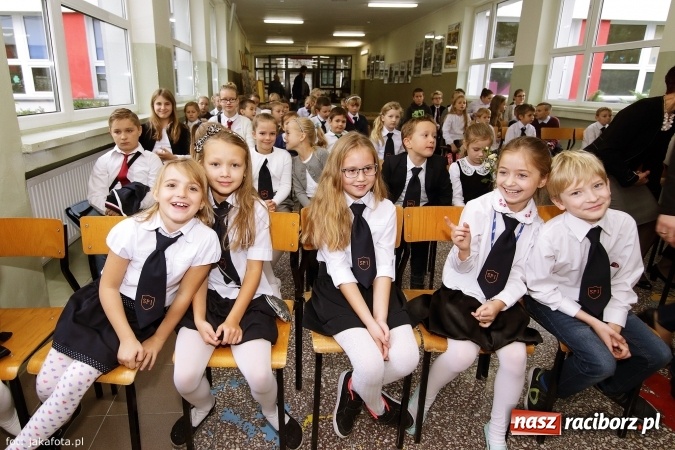 Zdjęcie w galerii na portalu naszraciborz.pl: W szkole na Ostrogu spotkanie pokoleń wiadomości z regionu