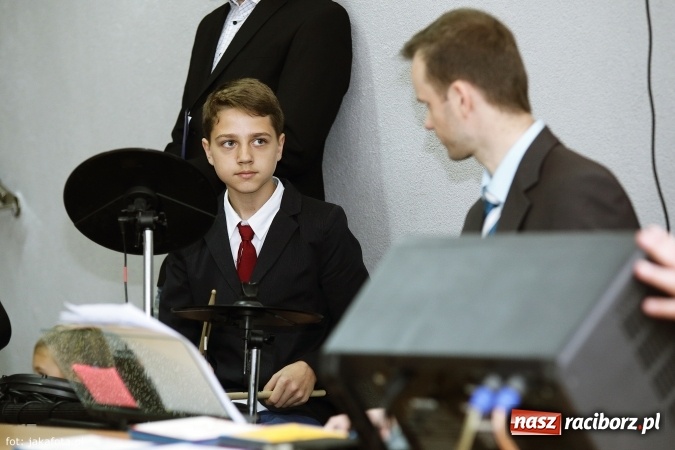 Zdjęcie w galerii na portalu naszraciborz.pl: W szkole na Ostrogu spotkanie pokoleń wiadomości z regionu