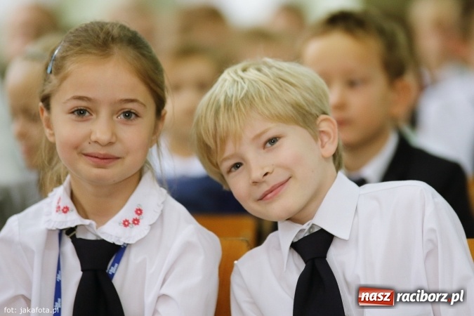 Zdjęcie w galerii na portalu naszraciborz.pl: W szkole na Ostrogu spotkanie pokoleń wiadomości z regionu